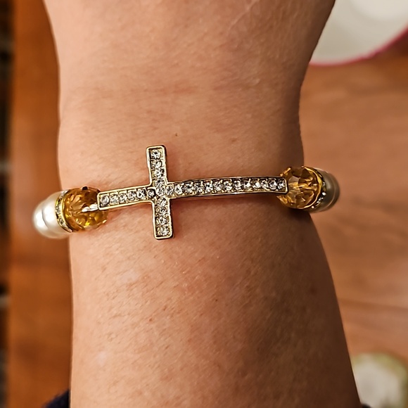 Elastic stretch CROSS BRACELET w pale pink, pearl and diamond rhinestones. - Picture 3 of 4